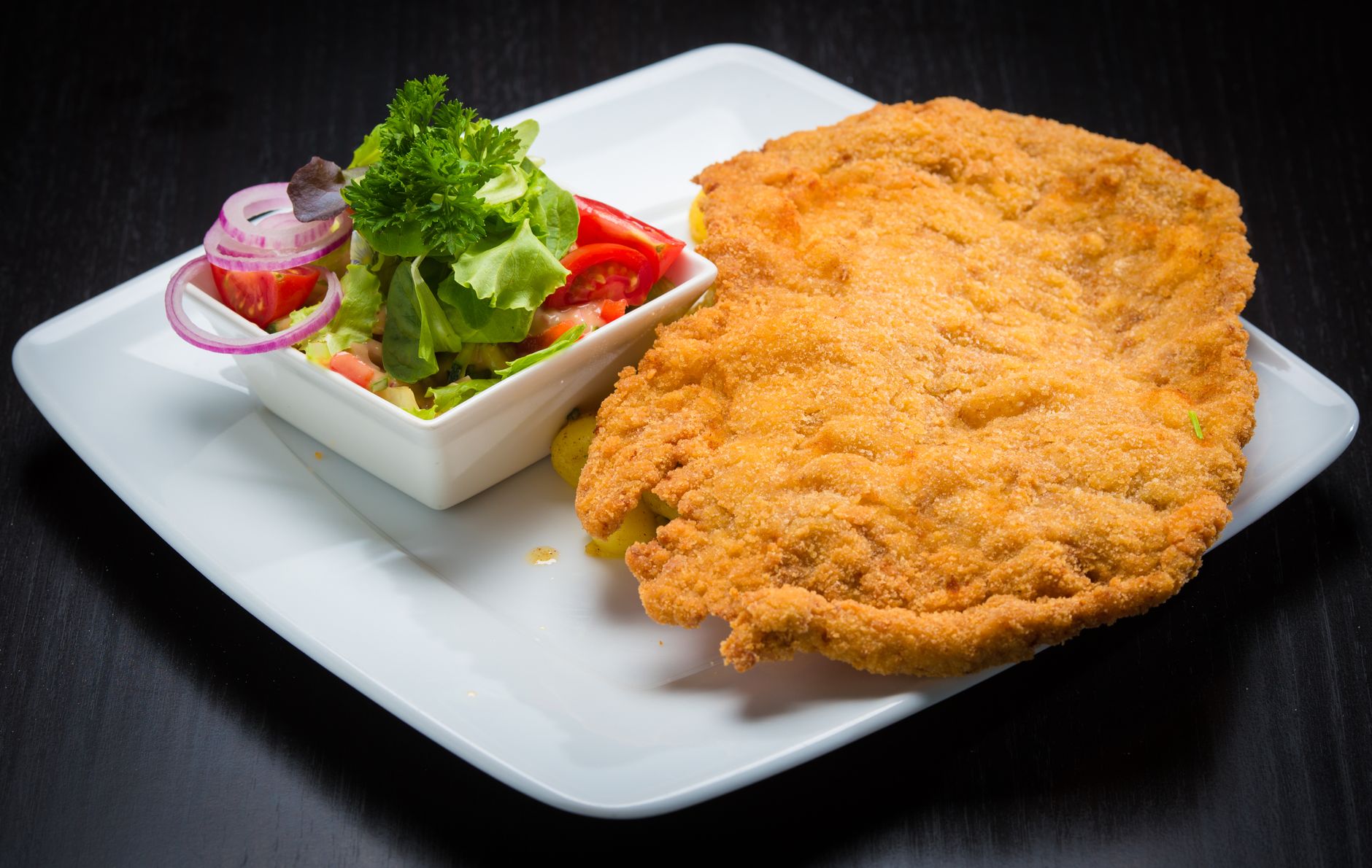 Frisches Gericht mit Salat